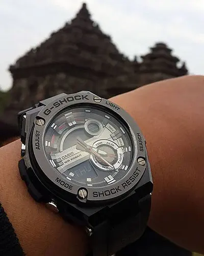 Casio G-Shock GST-210B-1A